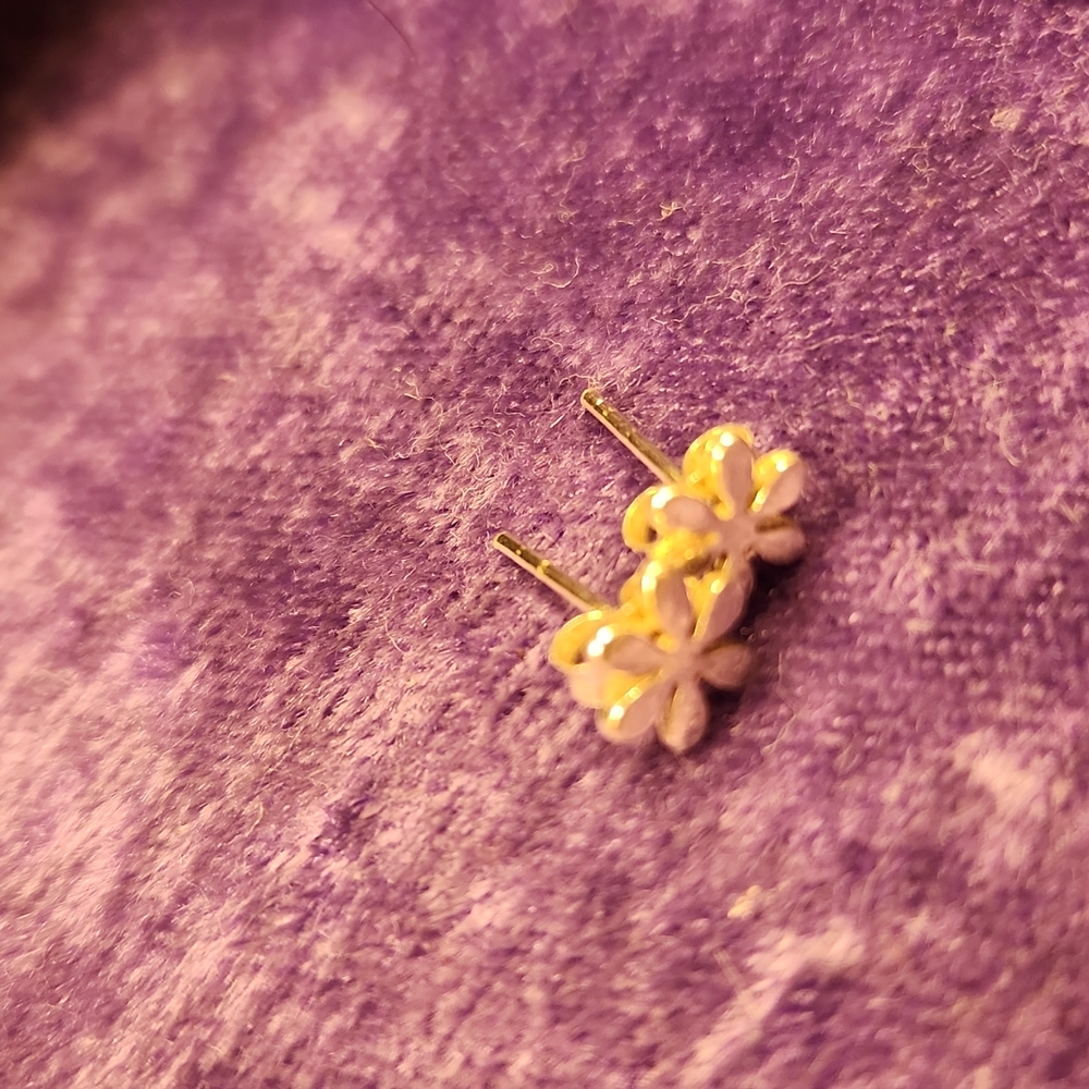 SILVER sterling tiny flower stud earrings - Picture 2 of 2